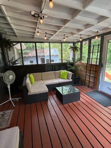 Serene Retreat! 420 Friendly In Designated Area, 3 Minutes To Downtown リッチモンド エクステリア 写真